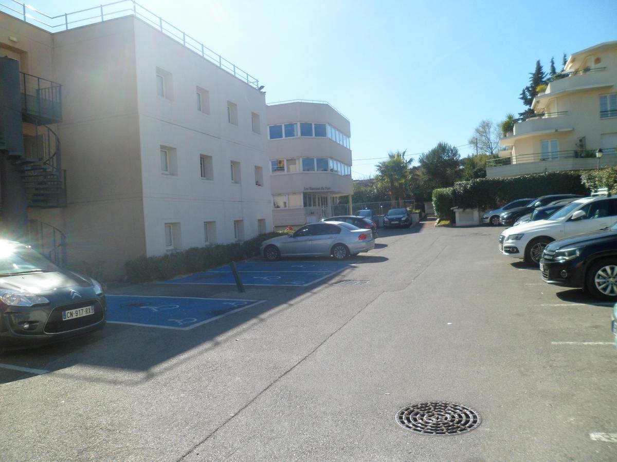 Hotelf1 Villeneuve Loubet Exterior photo